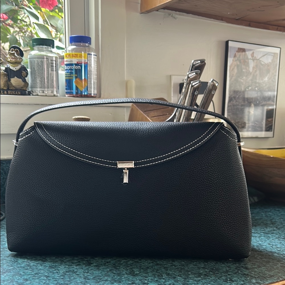Elegant Black Handbag